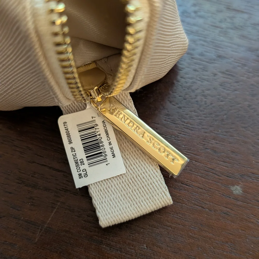 NWT Kendra Scott Champagne Cosmetic Bag - Picture 2 of 4